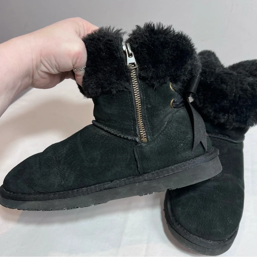 Lamo black suede and shearling wool side zip back bow winter boots size 8